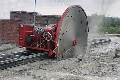 大型礦山開(kāi)采切割機(jī)